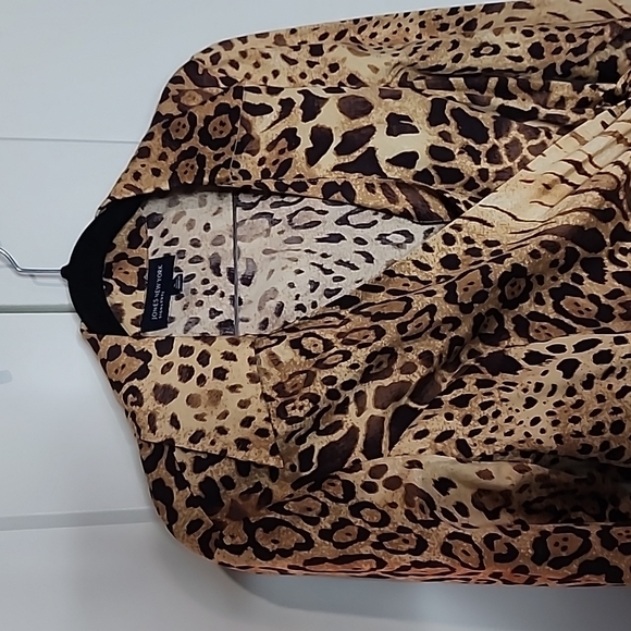 Jones New York Signature Wrap Top - Picture 6 of 10